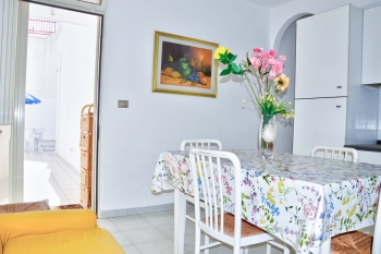 Trilocale a 50mt dal mare di Lido Marini
