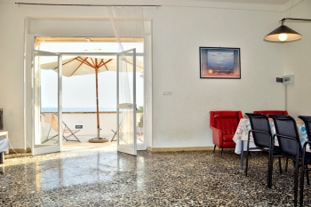 Casa Zefiro a 10mt dal mare di Lido Marini