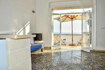 Casa Zefiro a 10mt dal mare di Lido Marini