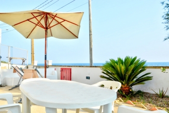 Casa Zefiro a 10mt dal mare di Lido Marini