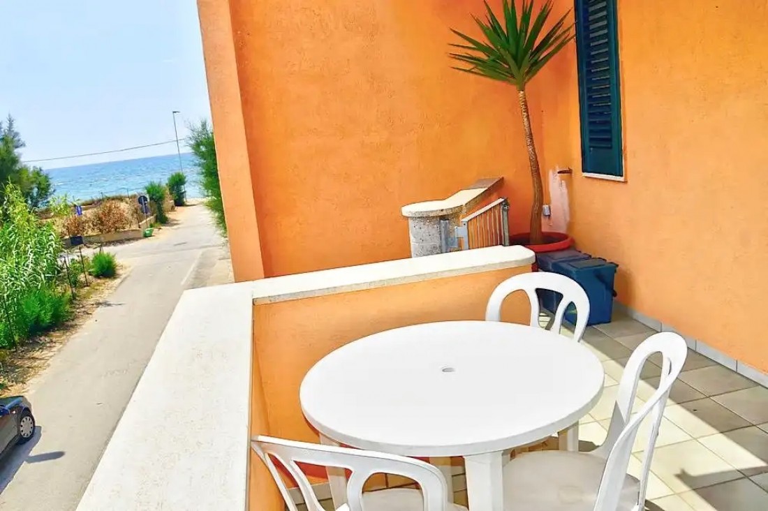 Appartamento a 30mt dalla spiaggia di Torre Pali)